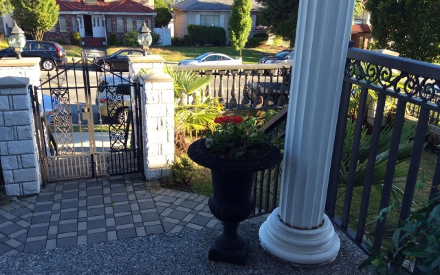 WHITEHOUSE Guesthouse