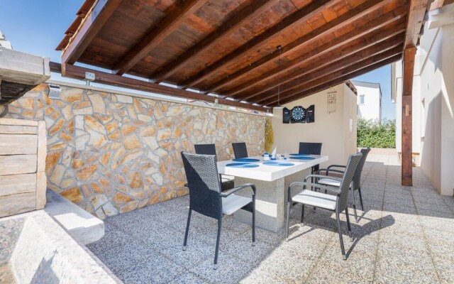 Amazing Home in Valbandon With Jacuzzi, Wifi and 3 Bedrooms