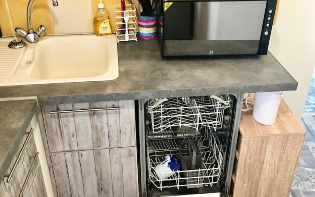 Apartment With one Bedroom in Frontignan, With Wonderful City View and Wifi - 1 km From the Beach