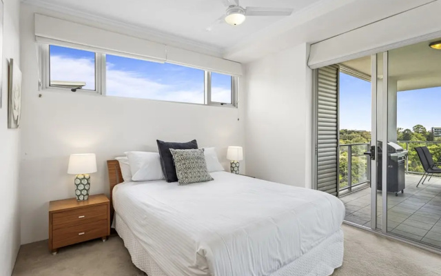 High-floor 2-bed CBD Unit With Views & Amenities – Balcony – Brisbane
