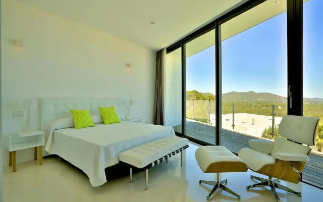 Modern Holiday Home With Vast Terracing