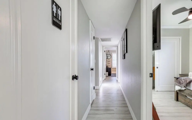 Bright Tempe Home w/ Fenced Backyard!