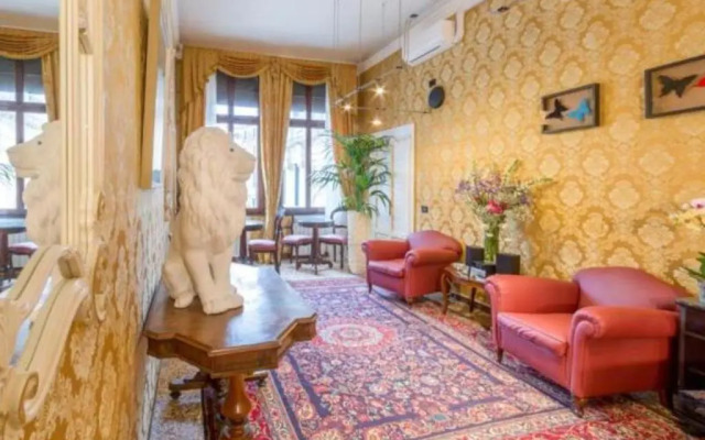 Friendly Venice Suites