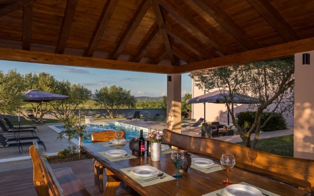 Villa Caper