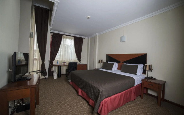 Hotel Elegance N.V.