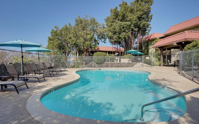 Kailua-kona Condo: Steps to Beach & Downtown!