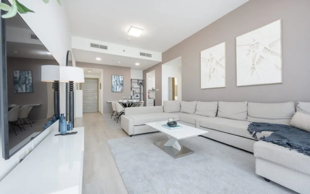 Sophisticated 1 Bedroom Apartment in Bloom Tower B