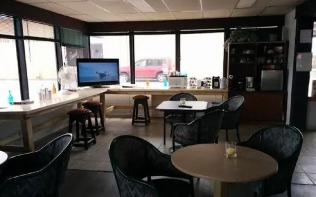 Hospitality Courtyard Inn