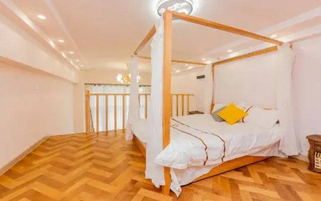 Su·Yijing Light Luxury Apartment (Fufu Road Branch)