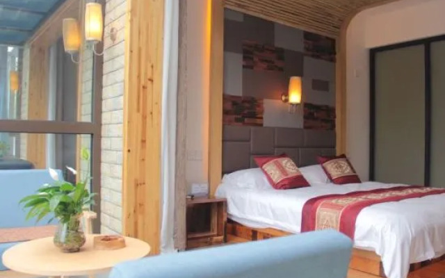 Anji Yunshang Grassland Jinshuiloutai Homestay