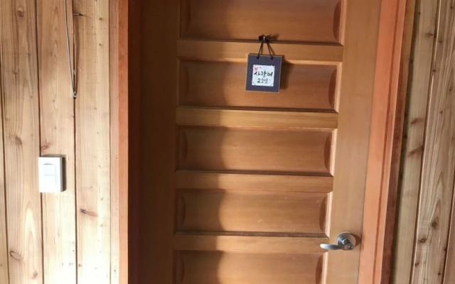 Jeonju Hanok Village Hyangchon Pension