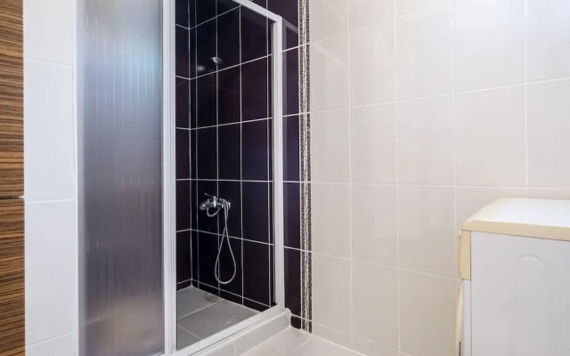 Peaceful Flat With Balcony in Kartepe