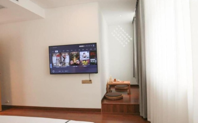 Yinlu Bedroom Fenghuang Hongqiao Shop