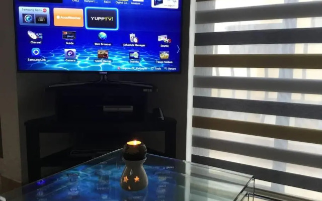 May Flower: Modern Flat close to Airport/Bus Stops