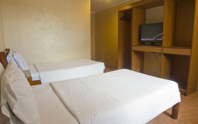 Nichols Airport Hotel