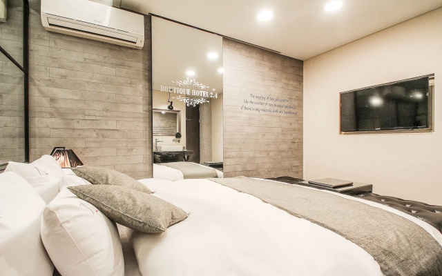 Hotel 2.4