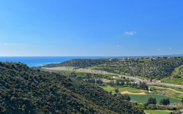 Stunning 3 bedroom villa 'BZ01' with private pool, stunning views, communal pool and resort facilities, Zephyros Village on Aphrodite Hills Re