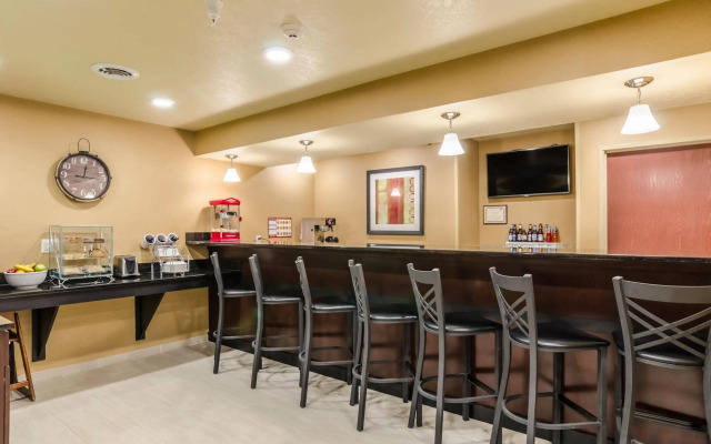 Cobblestone Inn & Suites - Oberlin