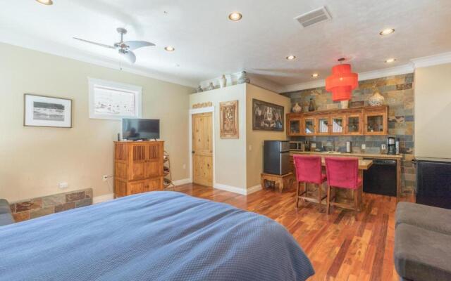 Lotus Mountain Suites East Suite