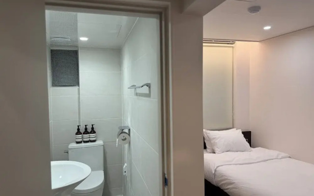 Crashin Yongsan Guesthouse
