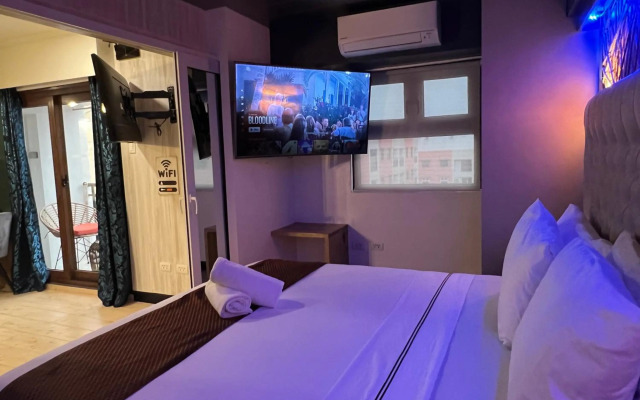 CLOCKWORKORANGE Luxury Suites