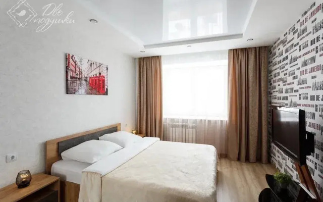 Dve podushki na ul. Gagarina, d.80A, k.3, kv.230