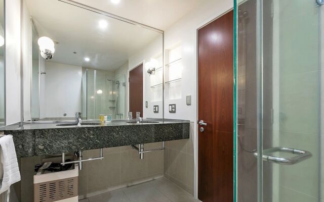 QV Deluxe Waterside Apartment - 851