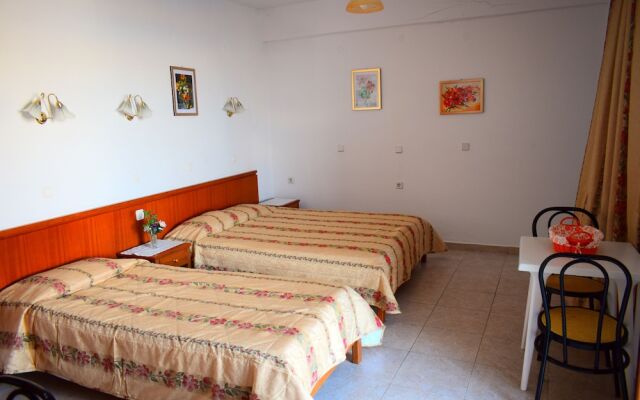 Triple Sea View Family Room Close To The Beach