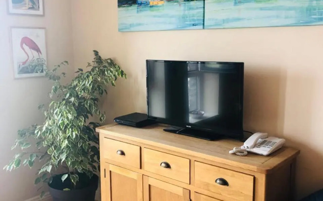 The Waterside Apartment 112 Harbour Mills