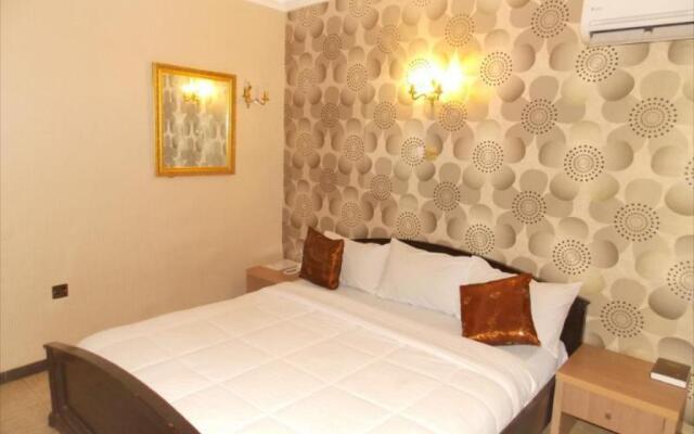 Savannah Suites