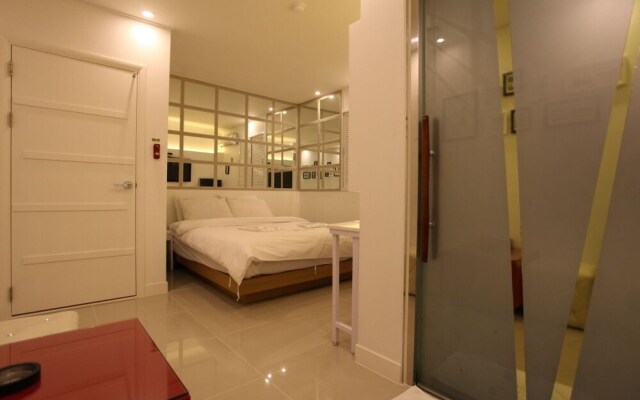 S Petite Hotel