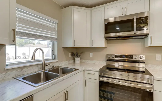 Breezy Seminole Vacation Rental With Hot Tub!