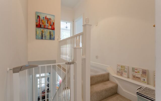 3 Bedroom House Close To Victoria Park