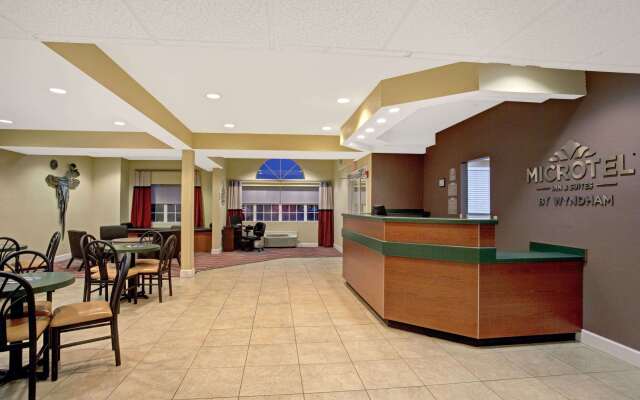 Microtel Inn & Suites by Wyndham Bushnell