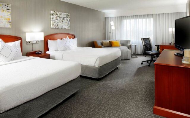 Courtyard by Marriott Edison Woodbridge