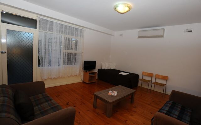 Glenelg Holiday Apartments-Ellis
