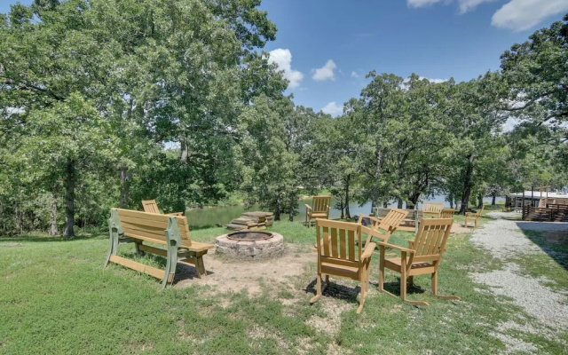 Table Rock Lake Condo: Community Dock & Pool