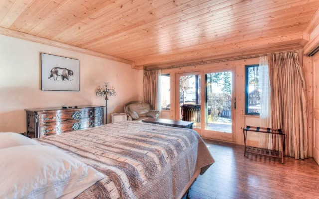 Crystal Shores Villa Lake Views & Hiking