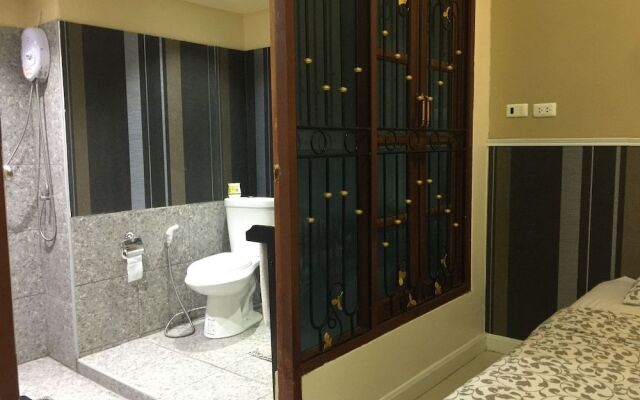Phuket Airport Suites & Lounge Bar