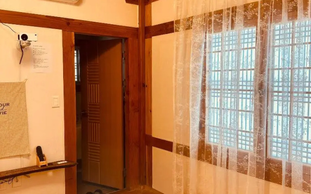 Jeonju Hanok Maeul Deoksugoong