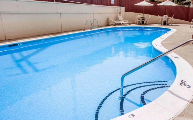 Quality Inn & Suites Bremerton near Naval Shipyard