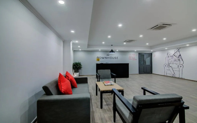 OYO Townhouse 042 Urvashi Theatre