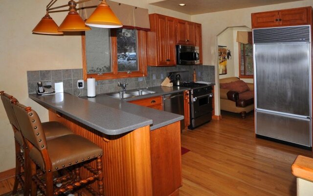 Lionsridge Loop Residence
