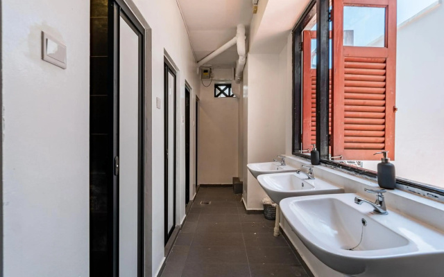 RedDoorz Hostel Near Chinatown Mrt