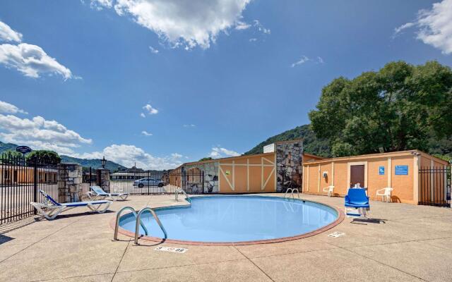 Knights Inn Charleston