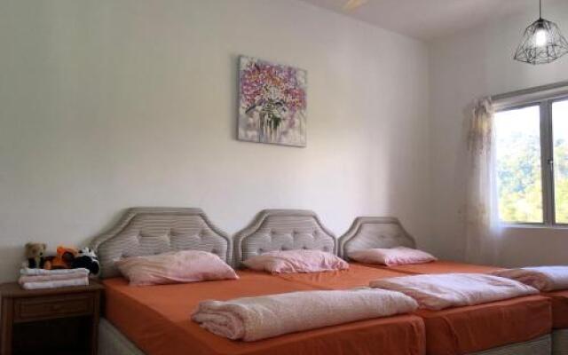 Selesa Hillhomes Cosy House