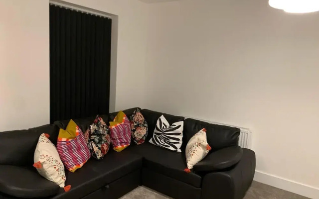 Brand New Entire 4 Bed House/multiple Parking