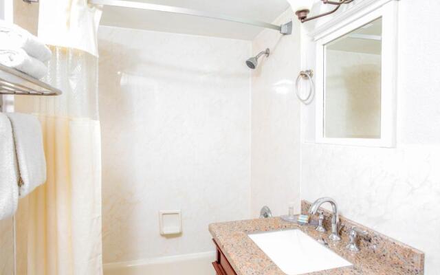 Travelodge by Wyndham Fort Lauderdale Beach