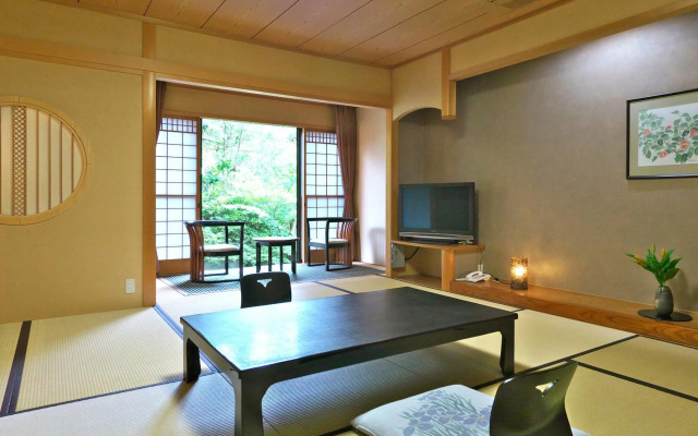 Yuraku Hotel