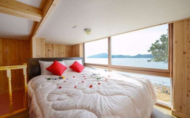 Yeosu The Sea of Counting Stars Pension